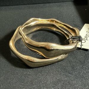 Gold Sculpted Wave Bangle Bracelet Set - Women